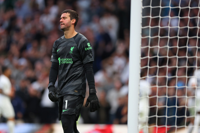 Không có cơ hội đấu với Real Madrid? Phóng viên: Thủ môn Alisson của Liverpool vắng mặt trong buổi tập thủ môn của đội